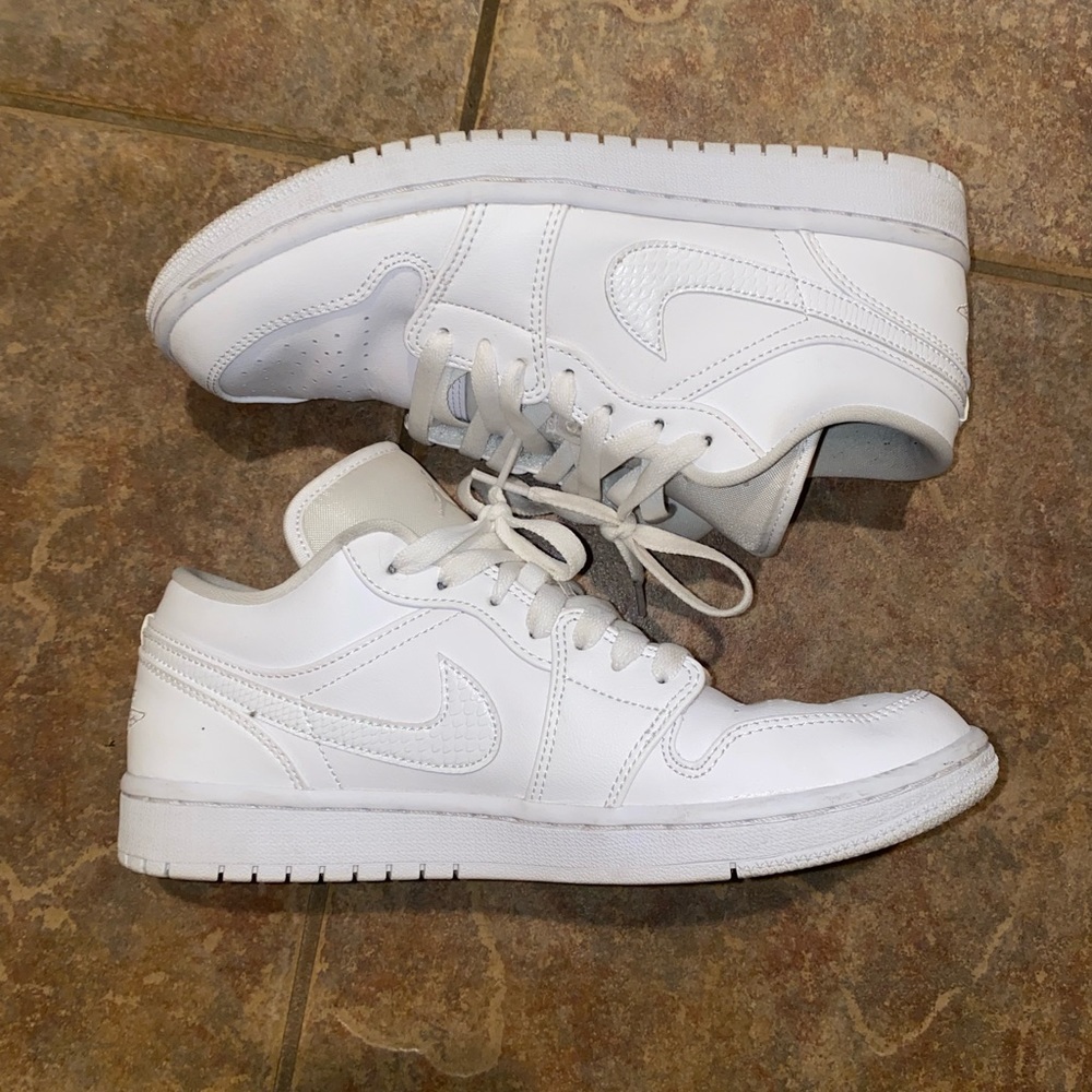 Womens Air Jordan 1 "23" low triple white